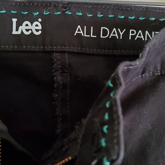 💙 Lee Women's Relaxed All Day Straight Leg Pant. Size 18W - Picture 3 of 5